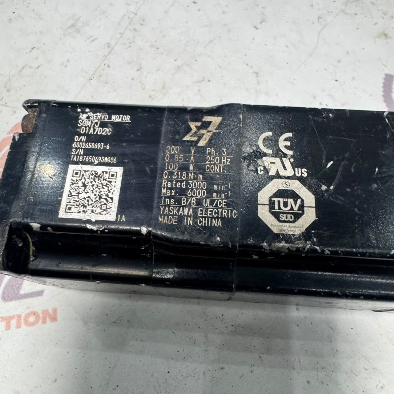 Yaskawa SGM7J-01A7D2C Servo Motor Σ-7-Series 100w Break Motor - Image 3