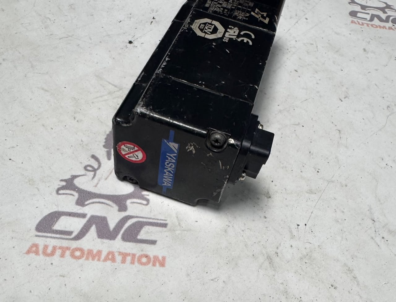 Yaskawa SGM7J-01A7D2C Servo Motor Σ-7-Series 100w Break Motor - Image 2